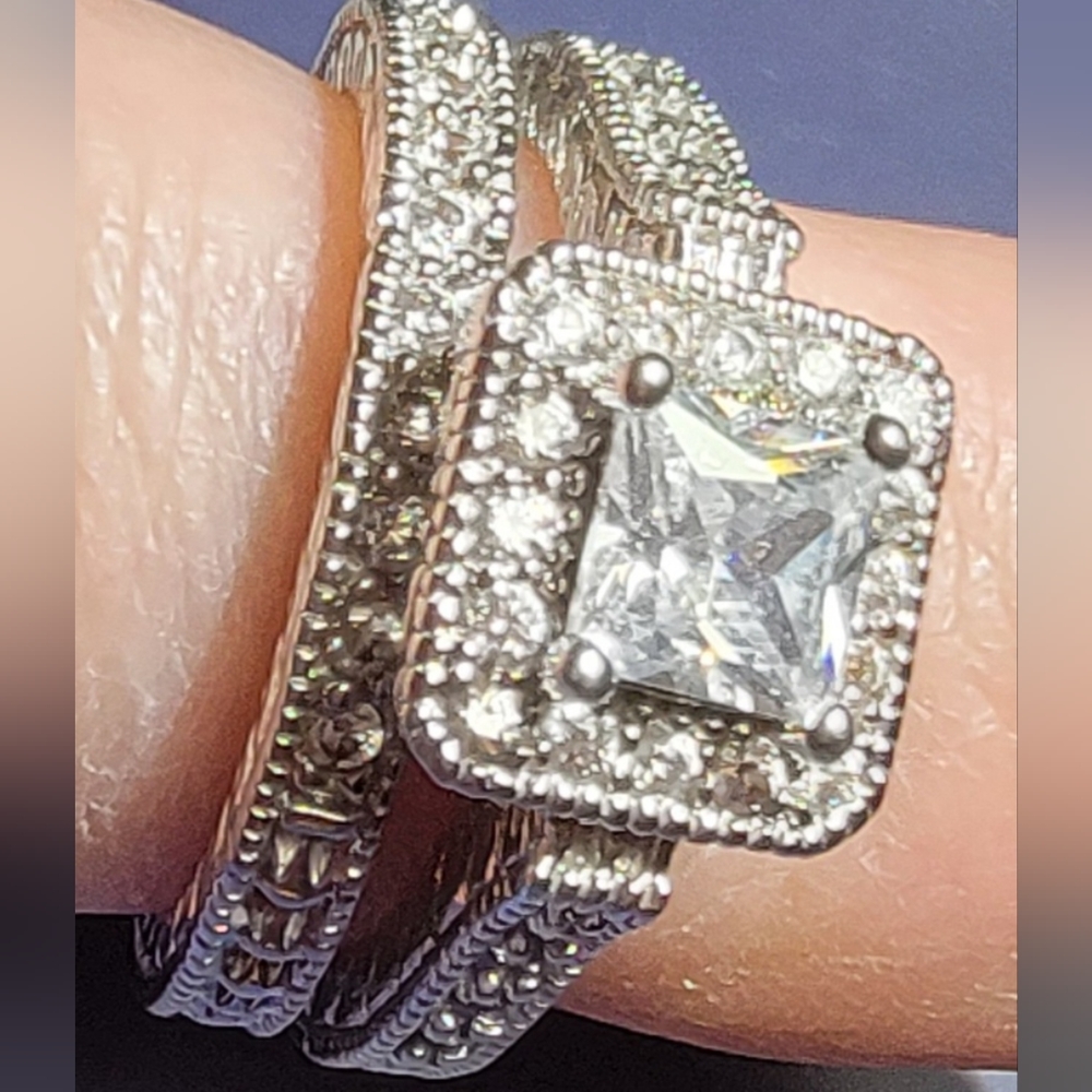 Gorgeous Wedding Ring Set